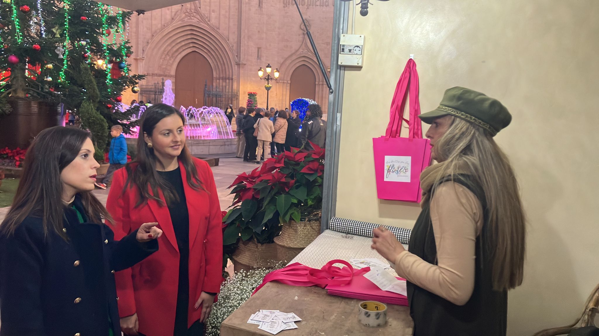 Abre al público el mercadillo navideño de la plaza Mayor