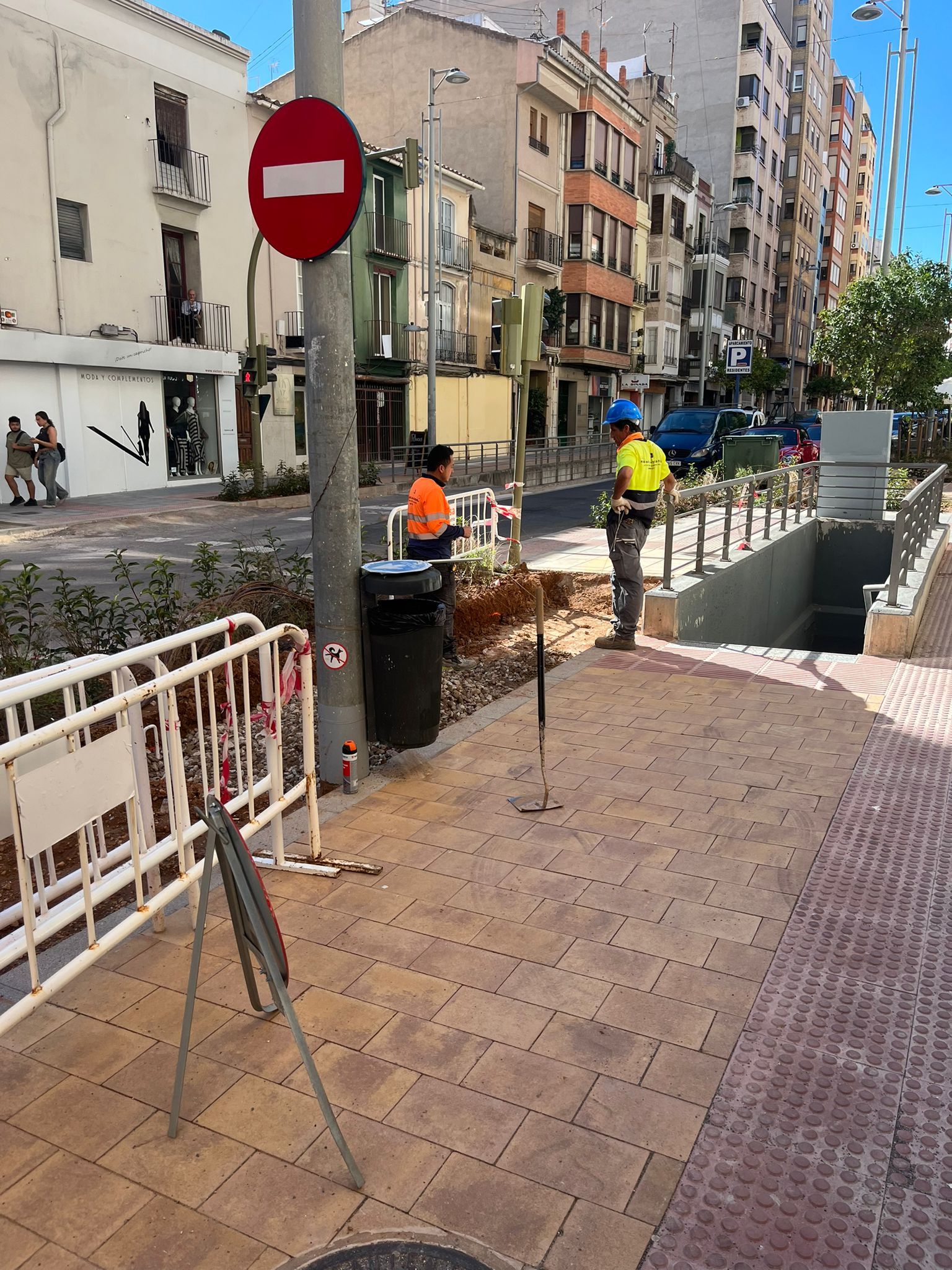 Una nueva “chapuza” del gobierno de Carrasco obliga a eliminar los nuevos parterres en la calle Navarra