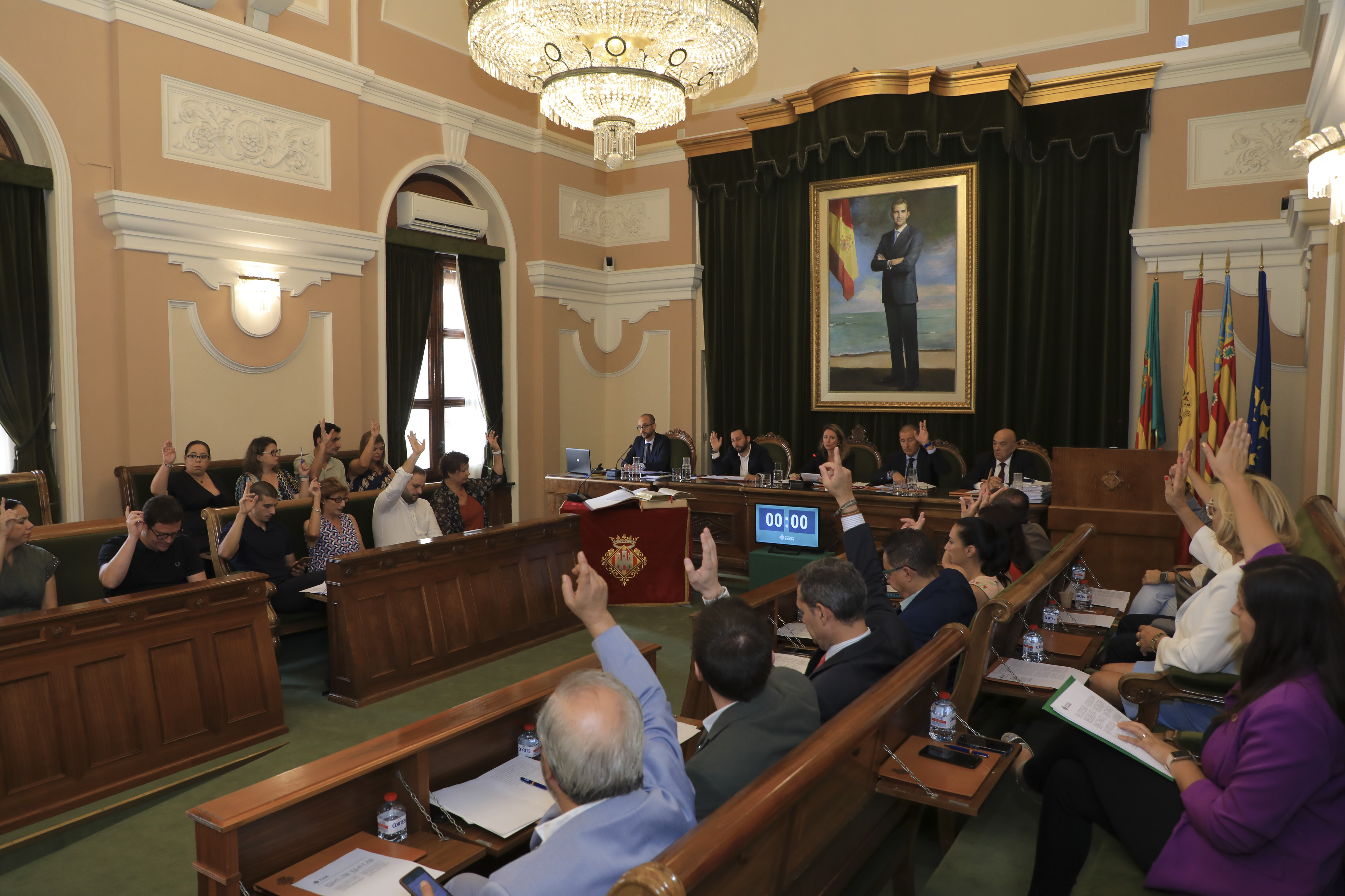 «Carrasco se quita la careta al vetar nuestra propuesta por la equiparación salarial entre mujeres y hombres