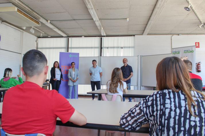 14-05-22 Ribes visita Escuela Segunda Oportunidad.jpg