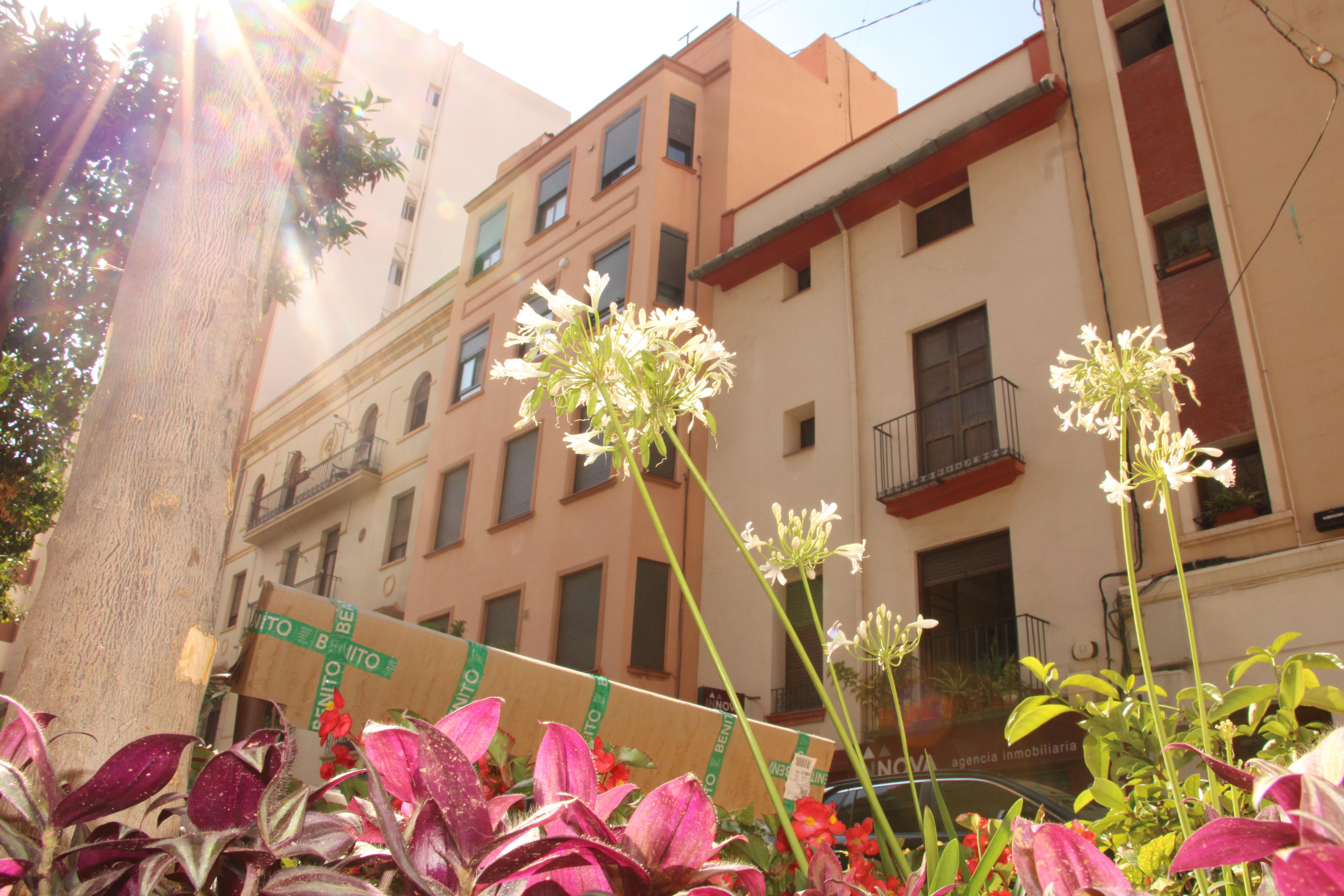 El dimarts donaran inici les obres en el que es denomina _u_201ceix Clavé_u_201d, compost pels carrers Arrufat Alonso, plaça Clavé i Sant Lluís. En la Plaça Clavé es circula sentit Avinguda Rei don Jaime pel carril sud, en el que concerneix a Arrufat Alonso, es pot circular sentit Avinguda Rei don Jaime pel carril nord_u_201d  Sergio Toledo: _u_201cDe manera paral·lela a la instal·lació de senyalística als carrers, així com en els pàrquings, també hi haurà situats Agents de Mobilitat Urbana (AMUS) per a informar dels accessos i itineraris pels quals es podrà continuar informant_u_201d