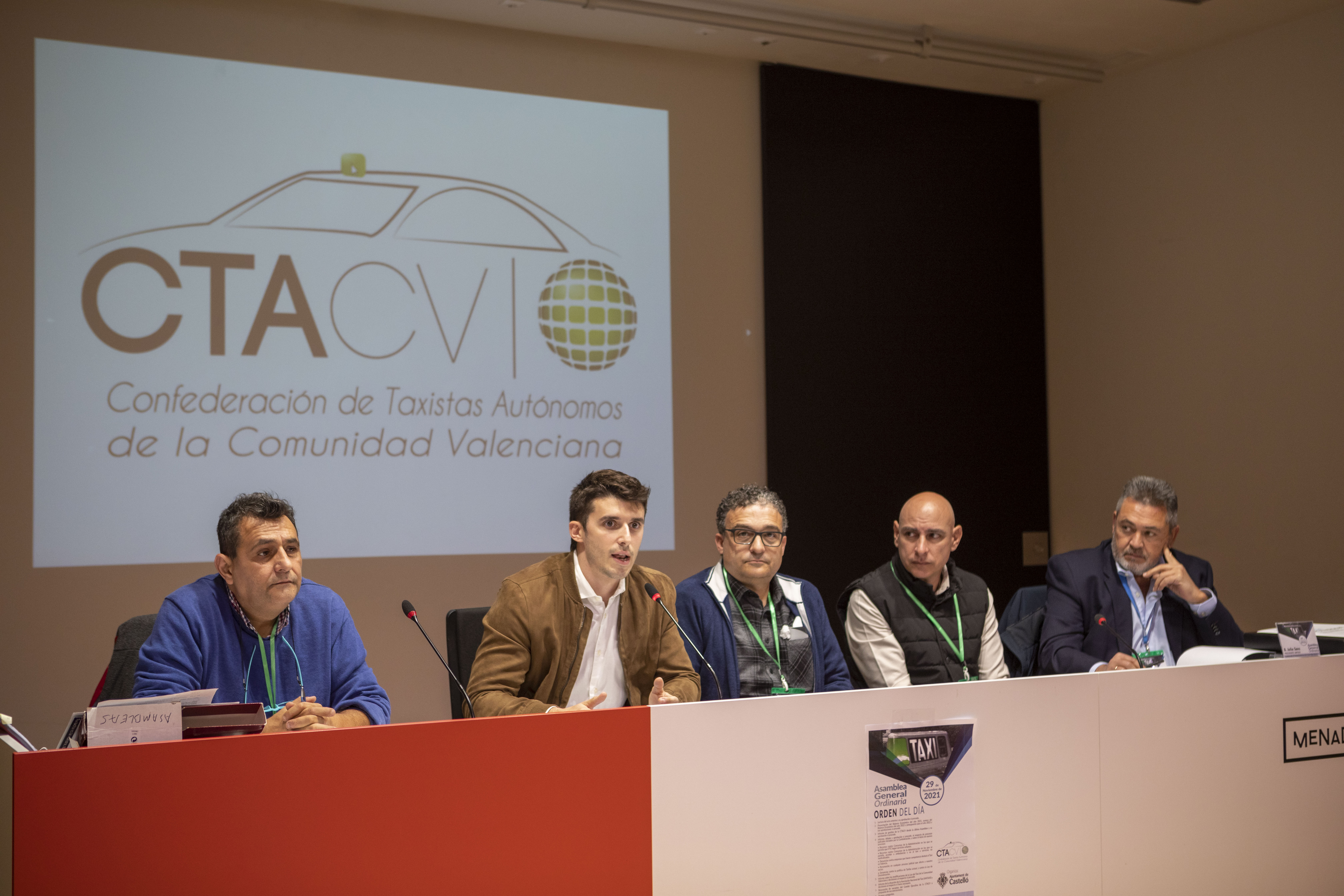 ​​​​​​​  La nueva ordenanza de movilidad sostenible incorporará medidas de protección del taxi y regulará el uso de VTC