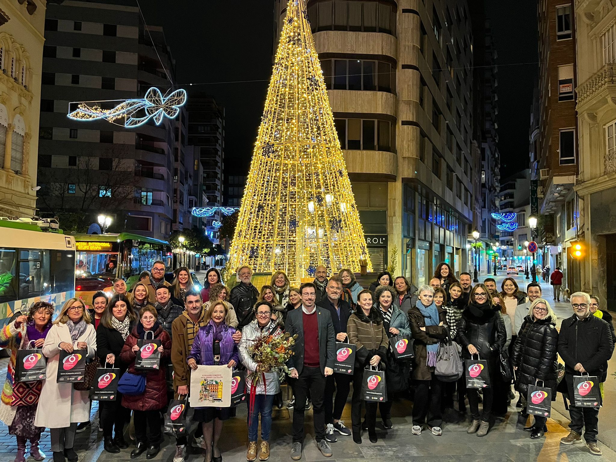 El concejal de Comercio y Consumo, Alberto Vidal, participa en el tradicional brindis navideño de la asociación Espai Comercial