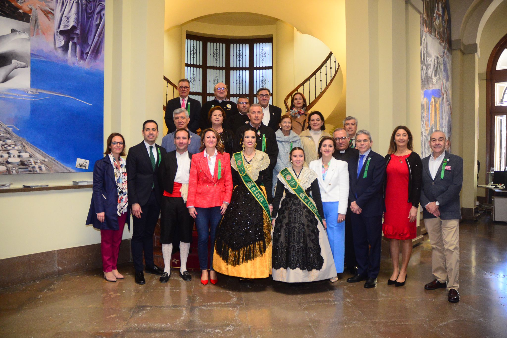 La alcaldesa asiste a la entrega de la insignia de ‘Gaiater de l’any’ a la Real Cofradía Nuestra Señora del Lledó en el año del centenario de su coronación