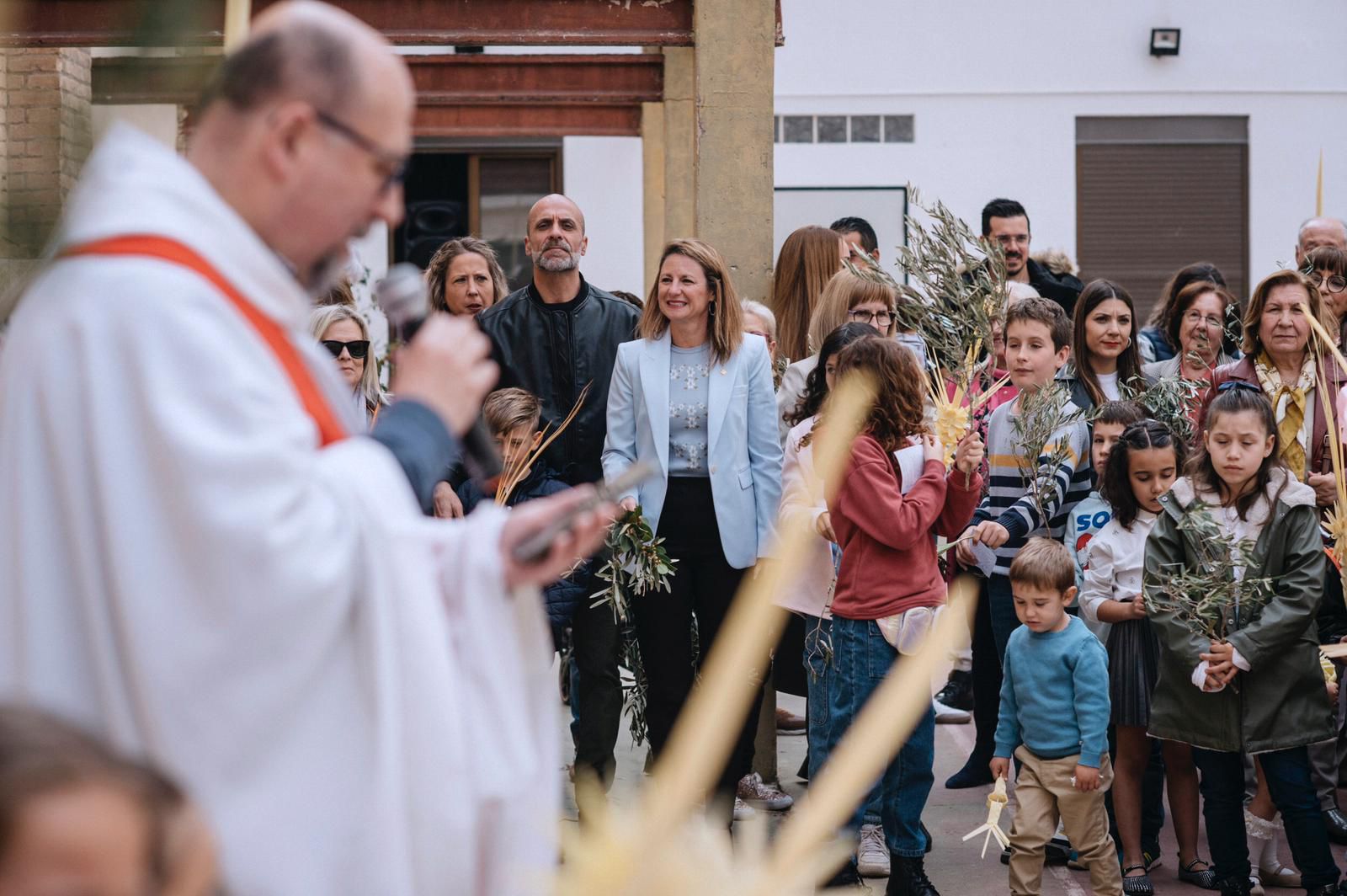 La alcaldesa asiste a la celebración por la festividad del Domingo de Ramos