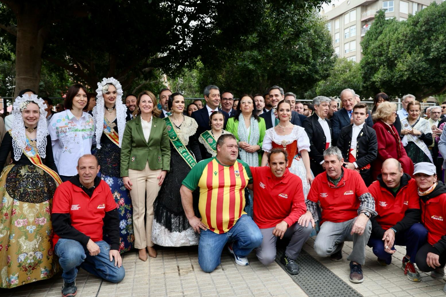 Una espectacular y multitudinaria mascletà inaugura las fiestas de la Magdalena 2024