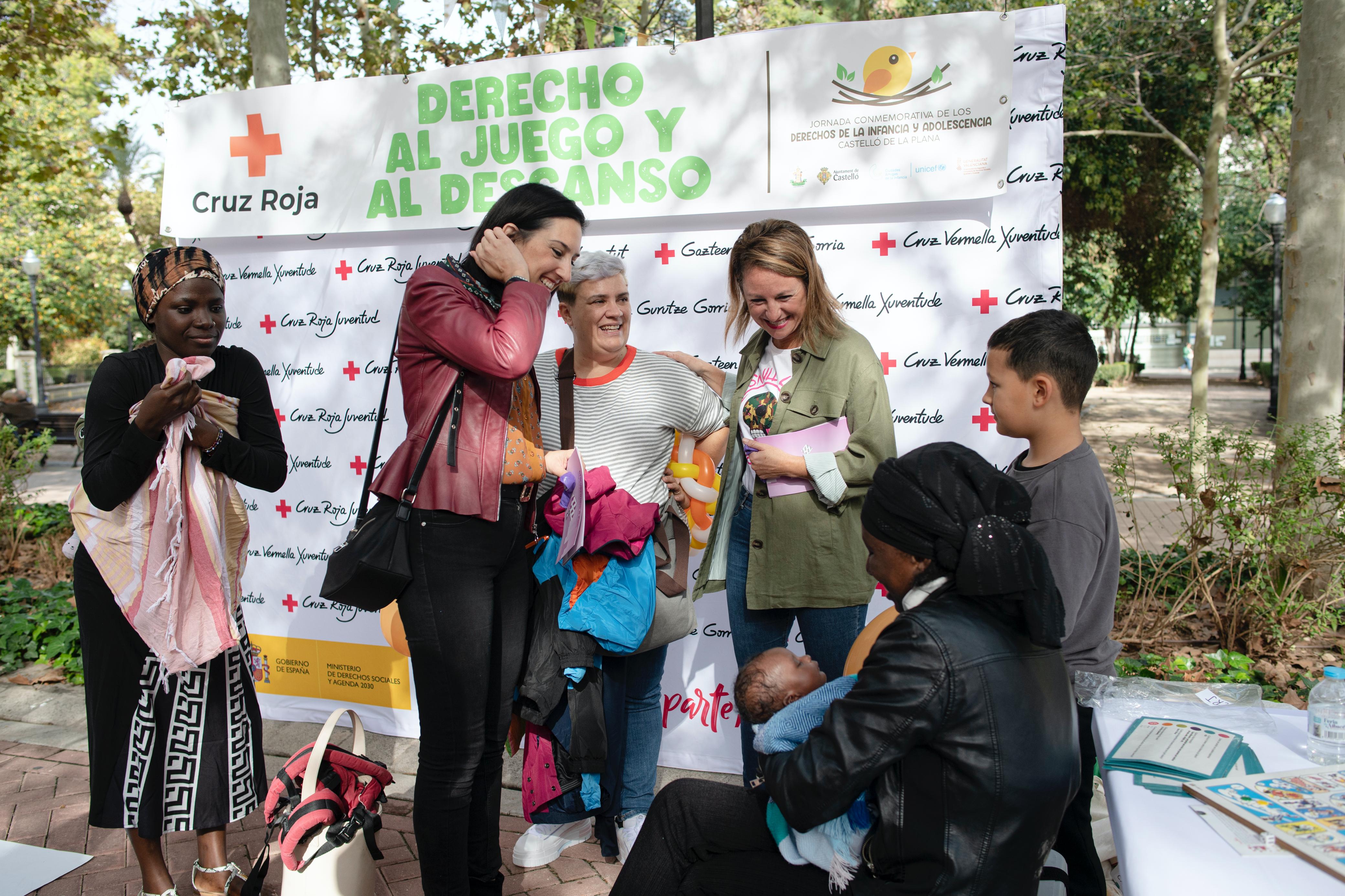 Begoña Carrasco visita la Jornada Commemorativa dels Drets de la Infància i l'Adolescència al Parc Ribalta